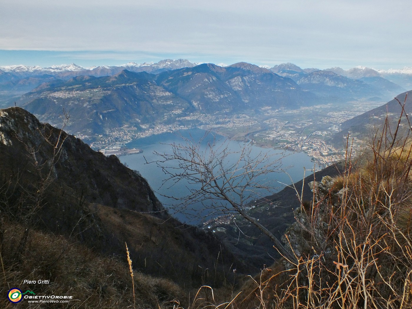 77 Vista verso la cima nord con crocifisso ligneo.JPG